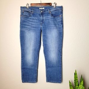 CLOSET CLEAR OUT. Levi's Boyfriend Mid-rise Cropped Jeans 32